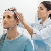 胶质瘤治疗方法——放疗